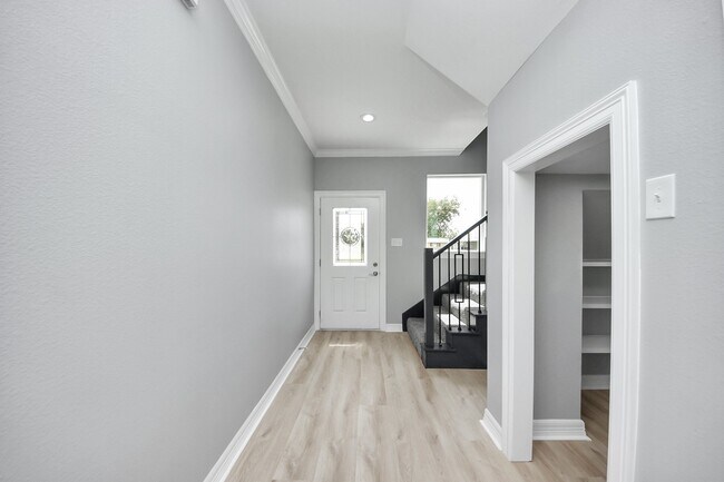 Building Photo - 406 N 4th St