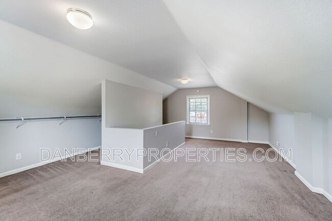 Building Photo - 347 Darrow Ave