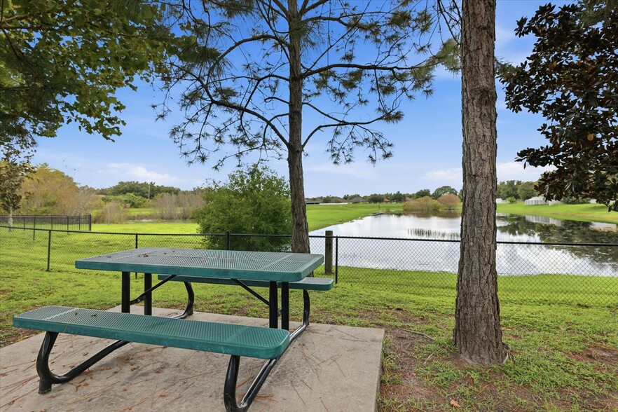 Building Photo - 10519 Whispering Hammock Dr