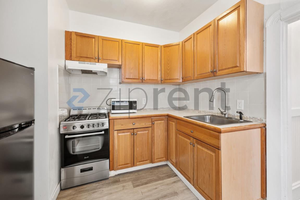 Building Photo - Unit 3