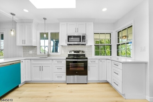 Building Photo - 306 Warrenville Rd