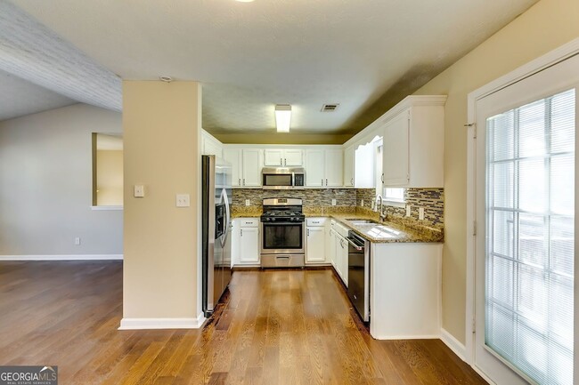 Building Photo - 2727 Manor Cove