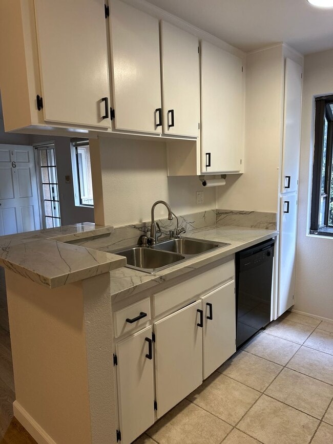 Building Photo - 3935 32nd St