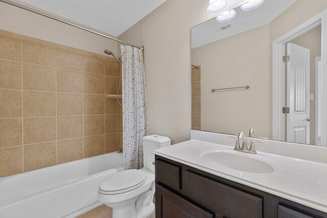 Building Photo - 2406 Sweetwater Ln