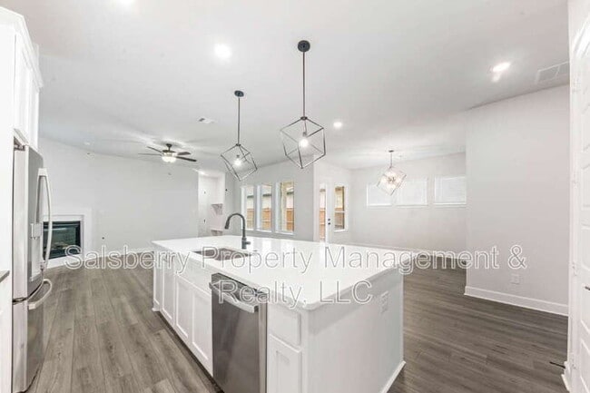 Building Photo - 9324 Trammel Davis Rd