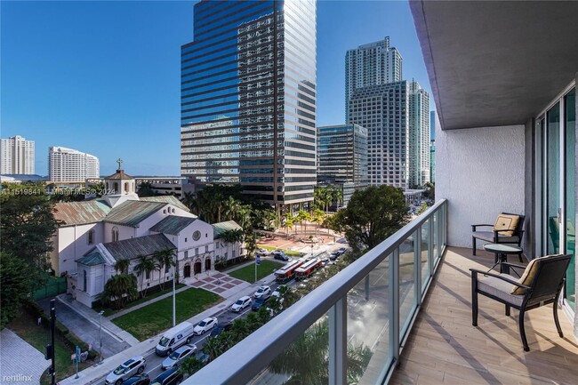 Building Photo - 1 br, 1 bath Condo - 500 Brickell Ave Apt 800