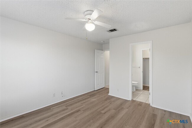 Building Photo - 115 Crest Dr