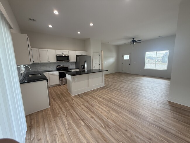 Building Photo - 1823 Liam Ct