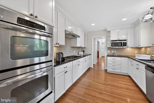 Building Photo - 5105 34th St NW