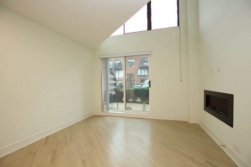 Building Photo - 949 W Grace St