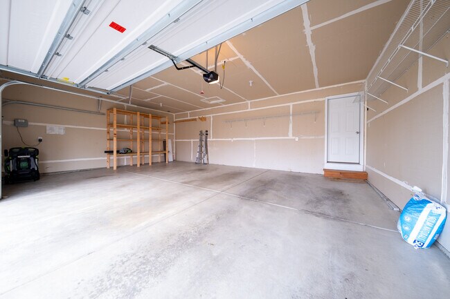 Building Photo - 15141 Emory Cir