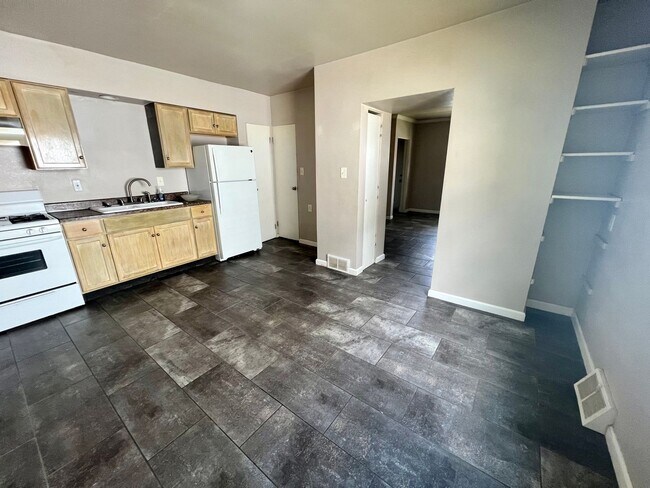 Building Photo - 146 Maplewood Ave