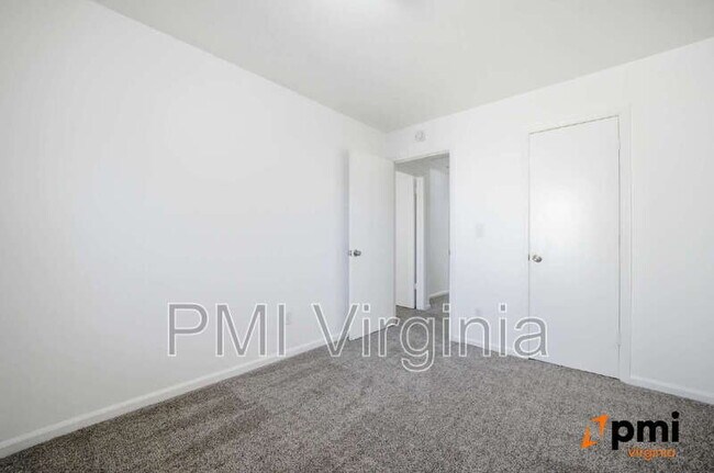 Building Photo - 1143 Clear Springs Rd