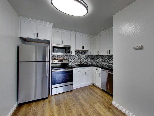 Building Photo - 14400 E 14th St