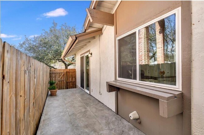 Building Photo - 8110 Ceberry Dr