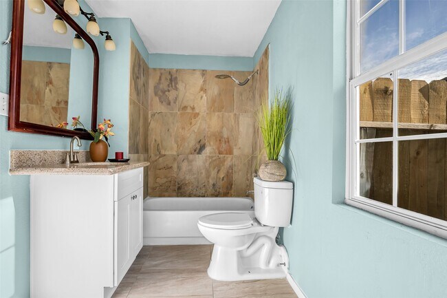 Building Photo - 5746 Groveton St