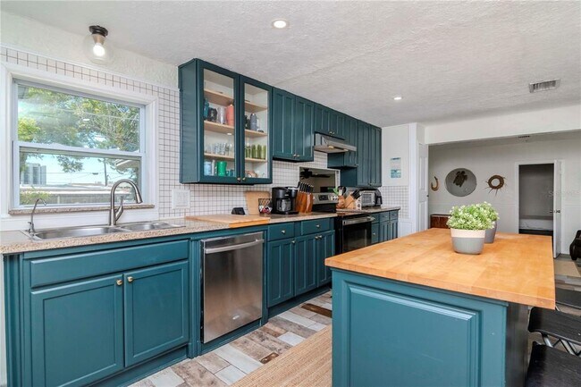 Building Photo - 1528 W River Shore Way