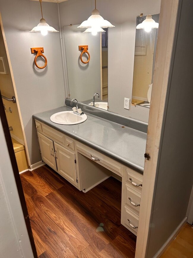Building Photo - 2 bedroom, 1.5 bath home for $1200 monthly