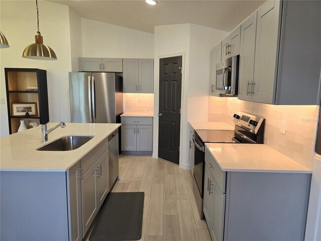 Building Photo - 2441 Oakwood Ln