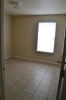 Building Photo - 220 Ryan Cir Apt B