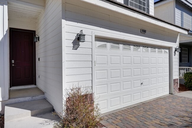 Building Photo - Upgraded Home in Lamplight Gated Community with Pool!