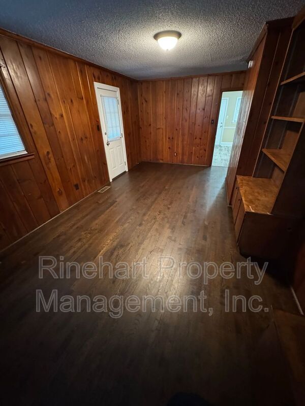 Building Photo - 1042 Westover Cir