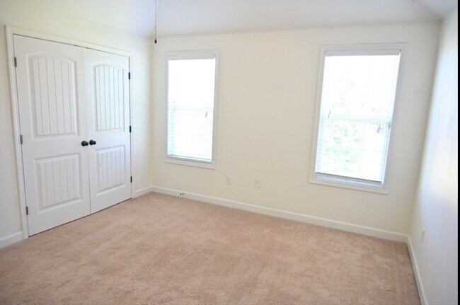 Building Photo - 579 Wedgefield Dr