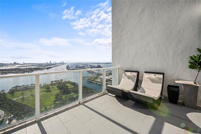 Building Photo - 1040 Biscayne Blvd