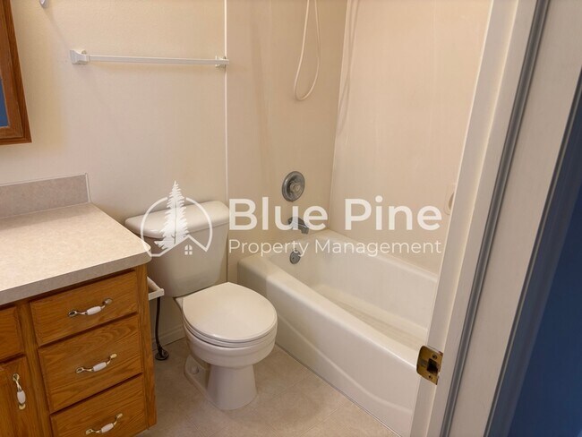 Building Photo - 3863 Ridgeview Cir