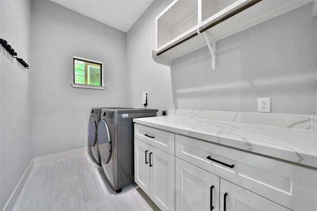Building Photo - 1212 E 29th St