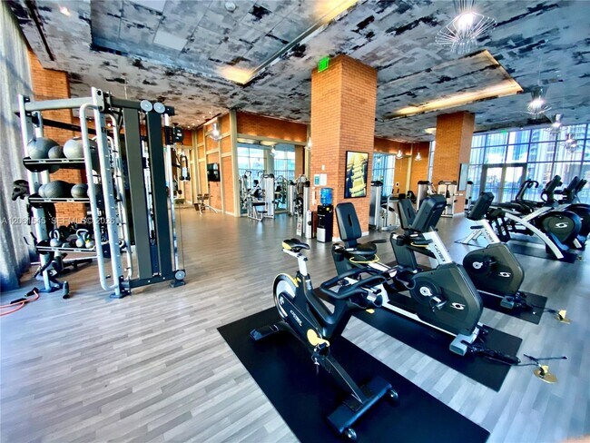 Building Photo - 4010 S Ocean Dr