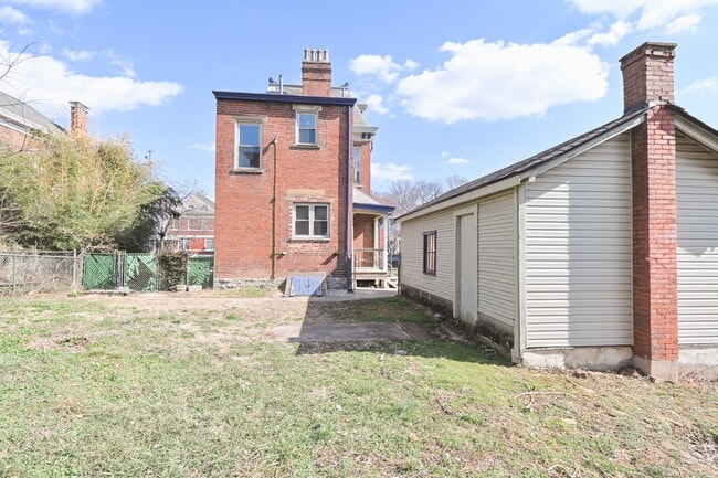 Building Photo - 735 Considine Ave