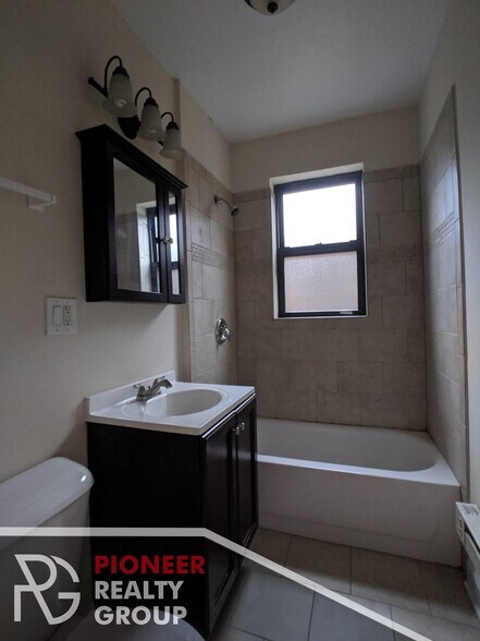 Building Photo - 3721 N Pine Grove Ave