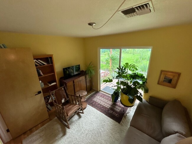 Building Photo - 3 Bedroom single level home w/garage AND free landscaping