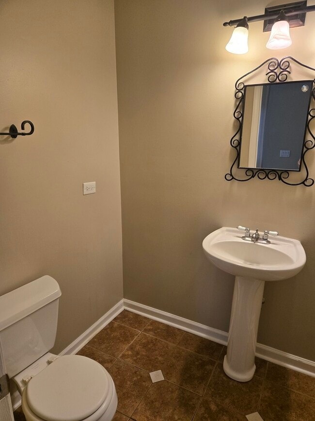 Building Photo - 443 Village Creek Dr