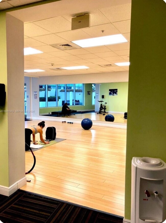 Building Photo - 1750 N Bayshore Dr