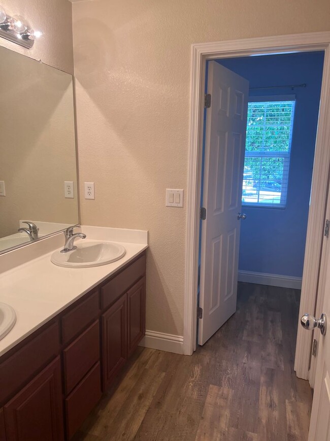 Building Photo - Coppergate Townhome