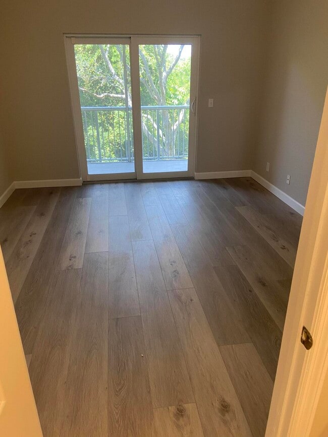 Building Photo - 152 Village Blvd