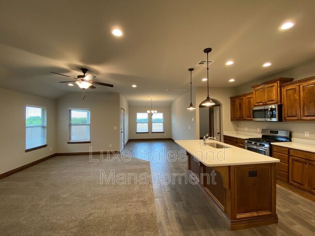 Building Photo - 12817 Double V Dr