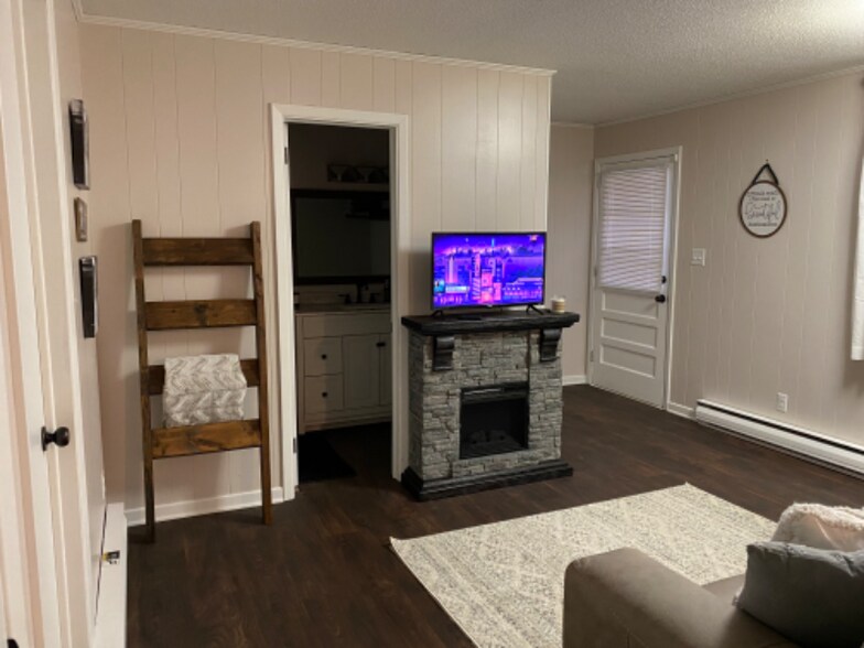 Building Photo - 3090 Brandon Rd