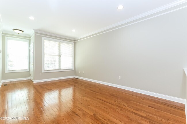Building Photo - 18 Deepwater Cir