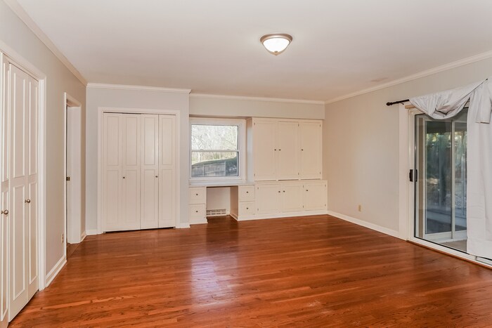 Building Photo - 2343 Ridgewood Rd