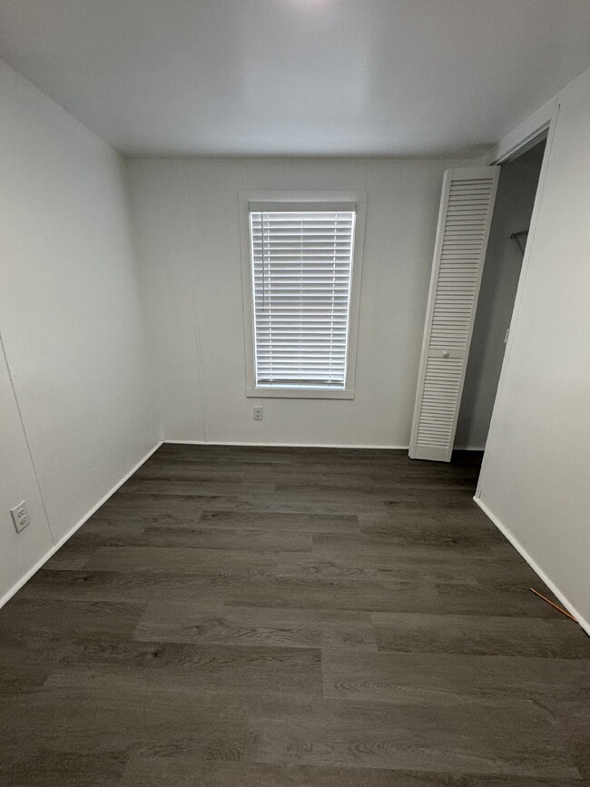 Building Photo - 40 Friendly Cir