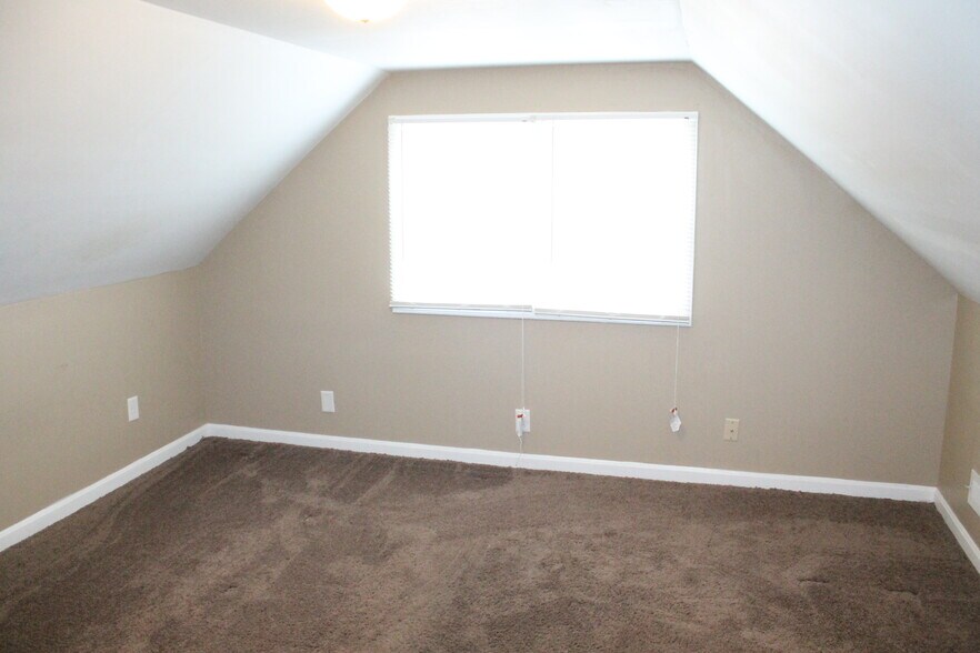 Building Photo - 5516 Brokers Tip Ln