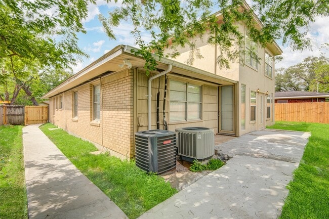 Building Photo - 5902 Hornwood Dr