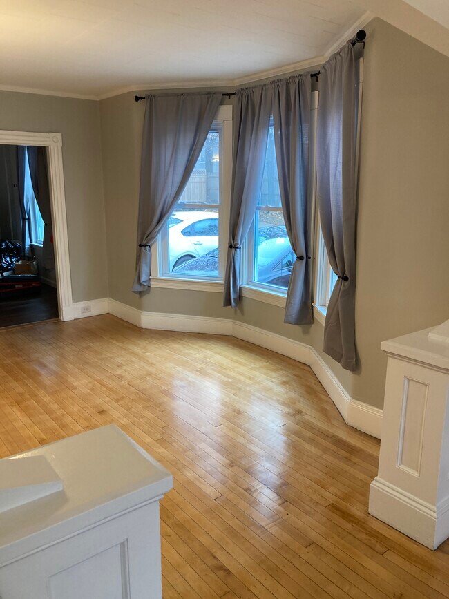 Building Photo - 50 State St