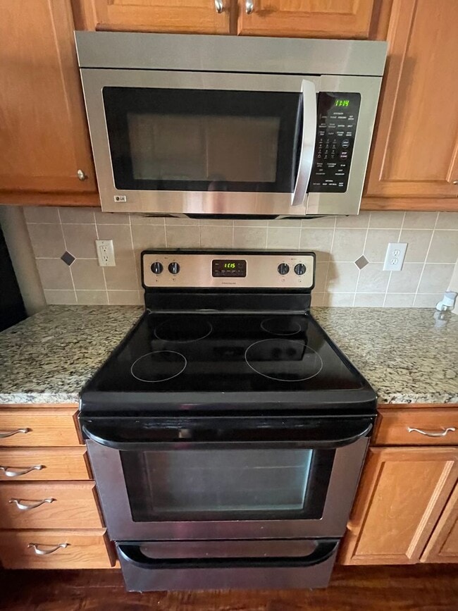 Building Photo - Hadley Commons 2 Bedroom 2.5 Bath Townhome Minutes from Bridgeway Station !! $500 off the First M...