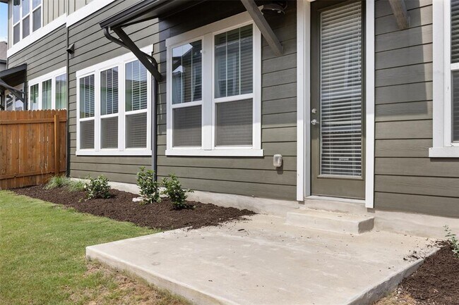 Building Photo - 1020 Vista View Dr