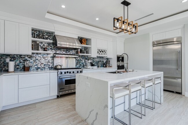 Building Photo - 10068 Russell Ave