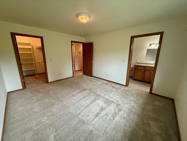 Building Photo - 149913-149913 Wineberry Ln